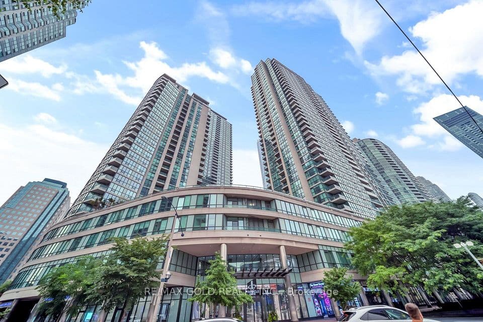 16 Yonge Street 1808, Toronto, ON M5E 2A1 – photo 2
