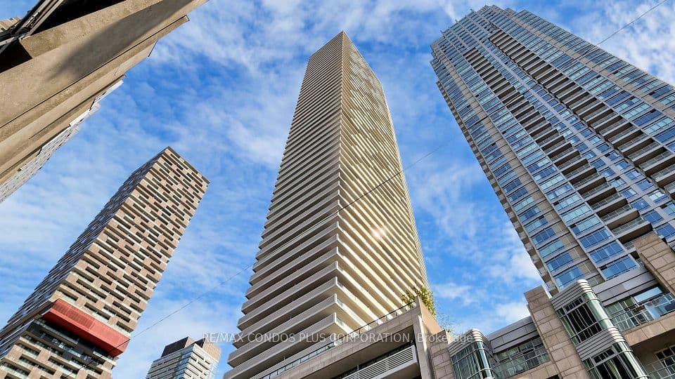 2221 Yonge Street 506, Toronto, ON M4S 0B8 – main photo
