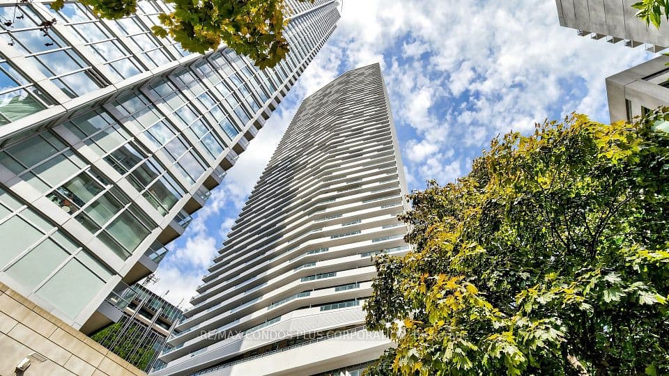 2221 Yonge Street 506, Toronto, ON M4S 0B8 – photo 2