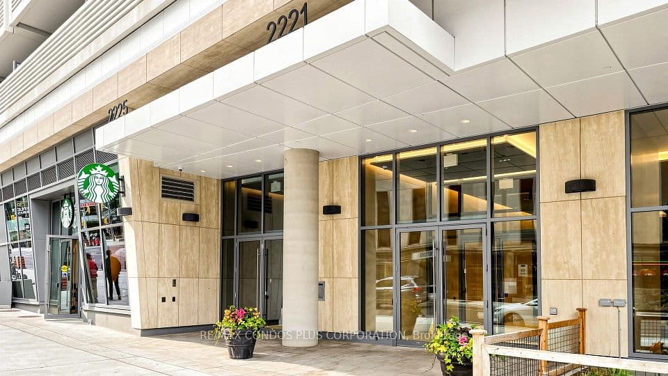 2221 Yonge Street 506, Toronto, ON M4S 0B8 – photo 3