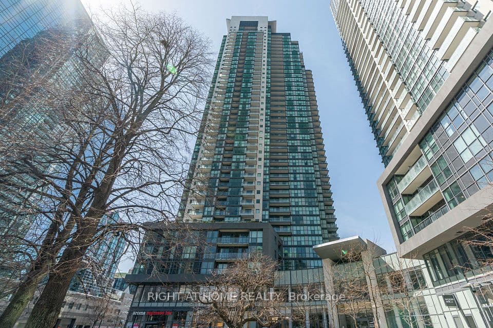 5162 Yonge Street LPH208, Toronto, ON M2N 0E9 – main photo