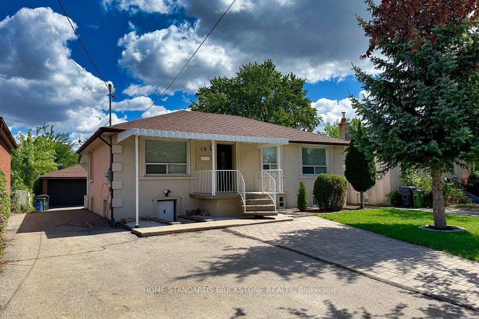 19 Granite Street, Toronto, ON M3H 3K1 – main photo