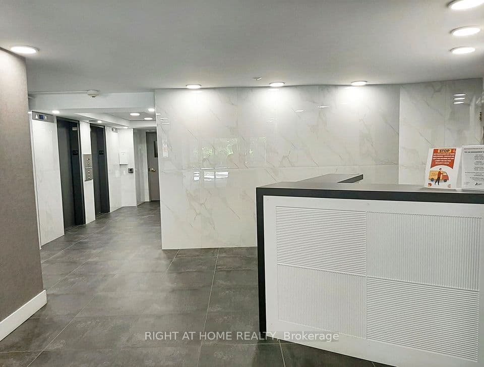 20 Edgecliff Golfway 1008, Toronto, ON M3C 3A4 – photo 3