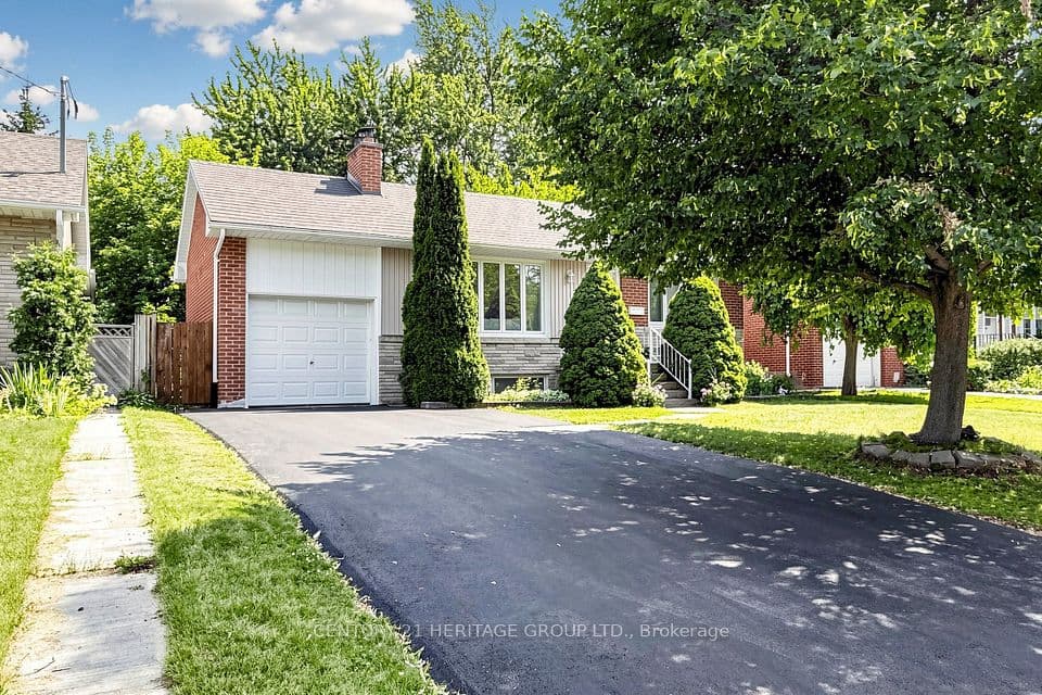 11 Elynhill Drive, Toronto, ON M2R 1C5 – main photo