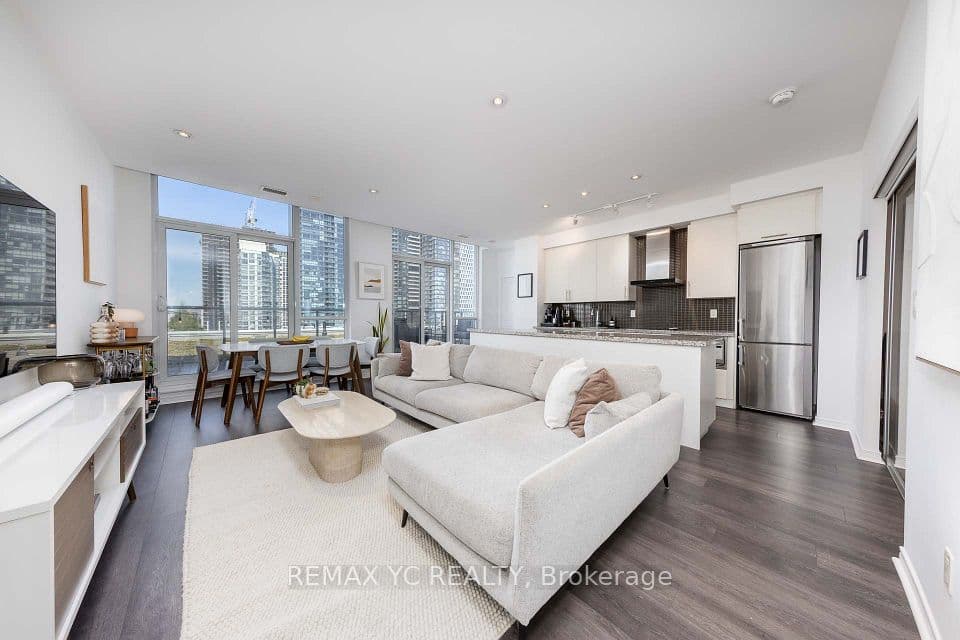 352 Front Street W PH09, Toronto, ON M5V 0K3 – main photo
