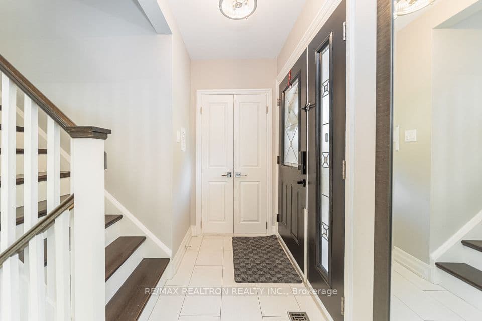 2 Lynedock Crescent, Toronto, ON M3A 2A8 – photo 3
