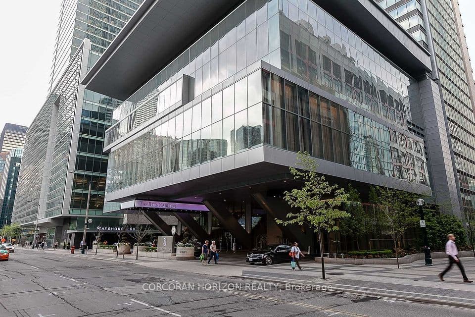 183 Wellington Street W 3303, Toronto, ON M5V 0A1 – photo 2