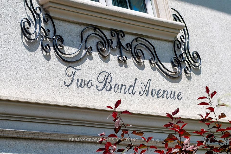 2 Bond Avenue, Toronto, ON M3B 1L8 – photo 2