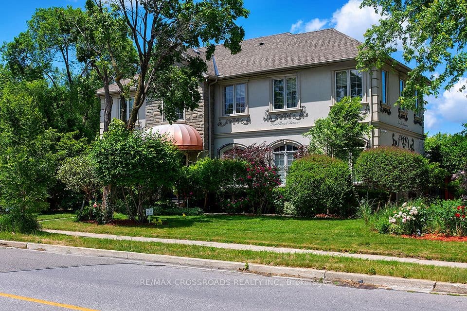 2 Bond Avenue, Toronto, ON M3B 1L8 – main photo