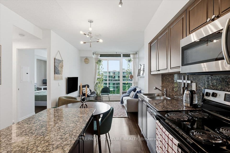 215 Fort York Boulevard 711, Toronto, ON M5V 4A2 – main photo