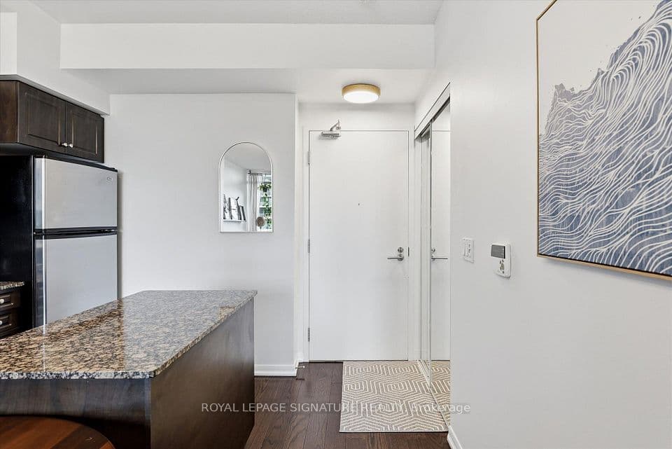 215 Fort York Boulevard 711, Toronto, ON M5V 4A2 – photo 2