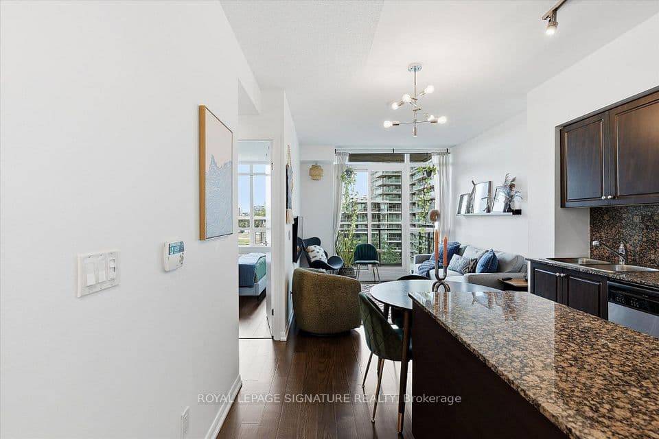 215 Fort York Boulevard 711, Toronto, ON M5V 4A2 – photo 3