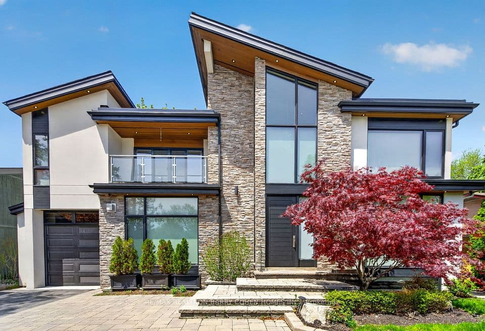 16 Chipping Road, Toronto, ON M3B 1L1 – main photo