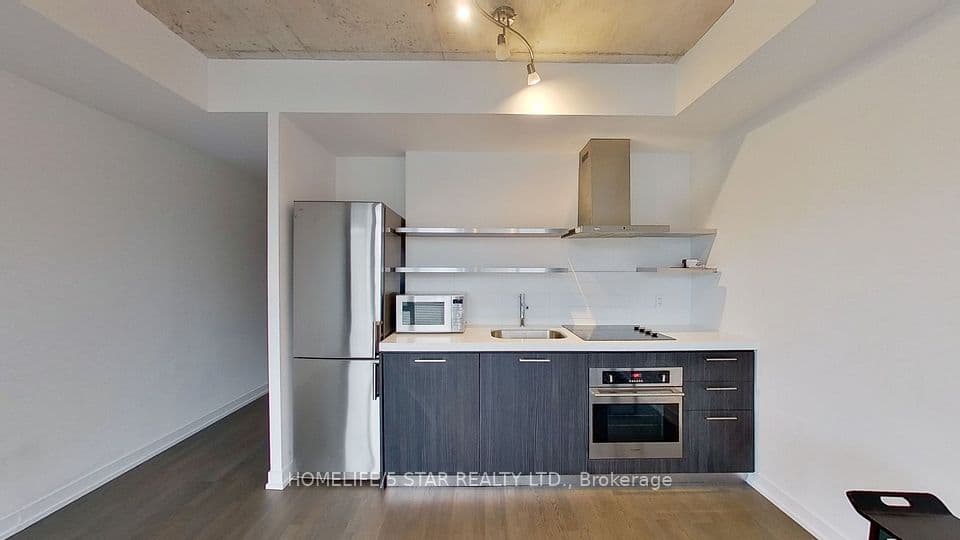 560 KING Street W 618, Toronto, ON M5V 0L5 – photo 2