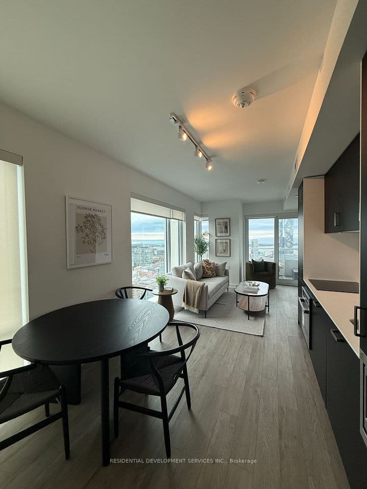 88 Queen Street 3703, Toronto, ON M5C 0B6 – photo 2