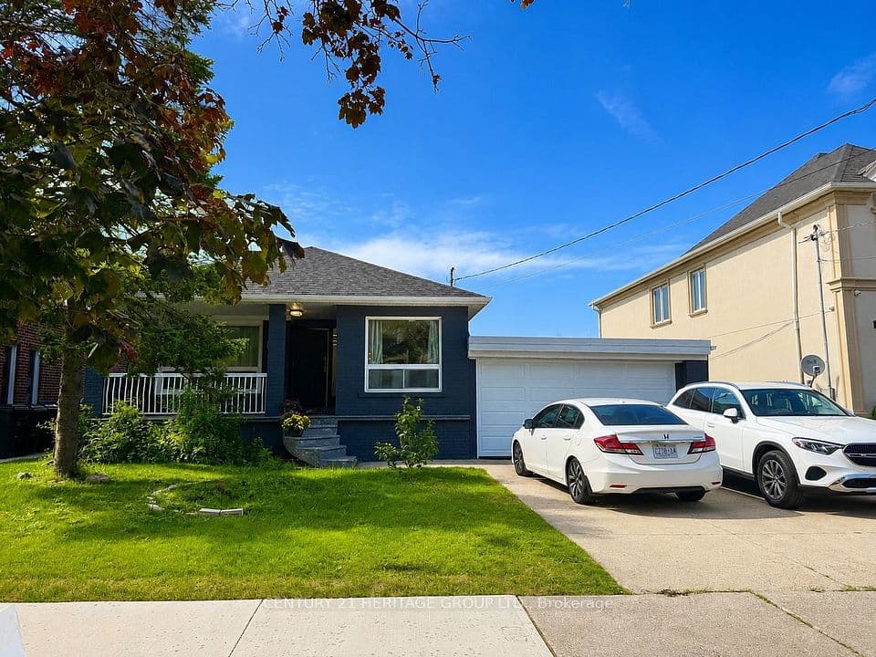 124 Regina Avenue, Toronto, ON M6A 1R7 – main photo