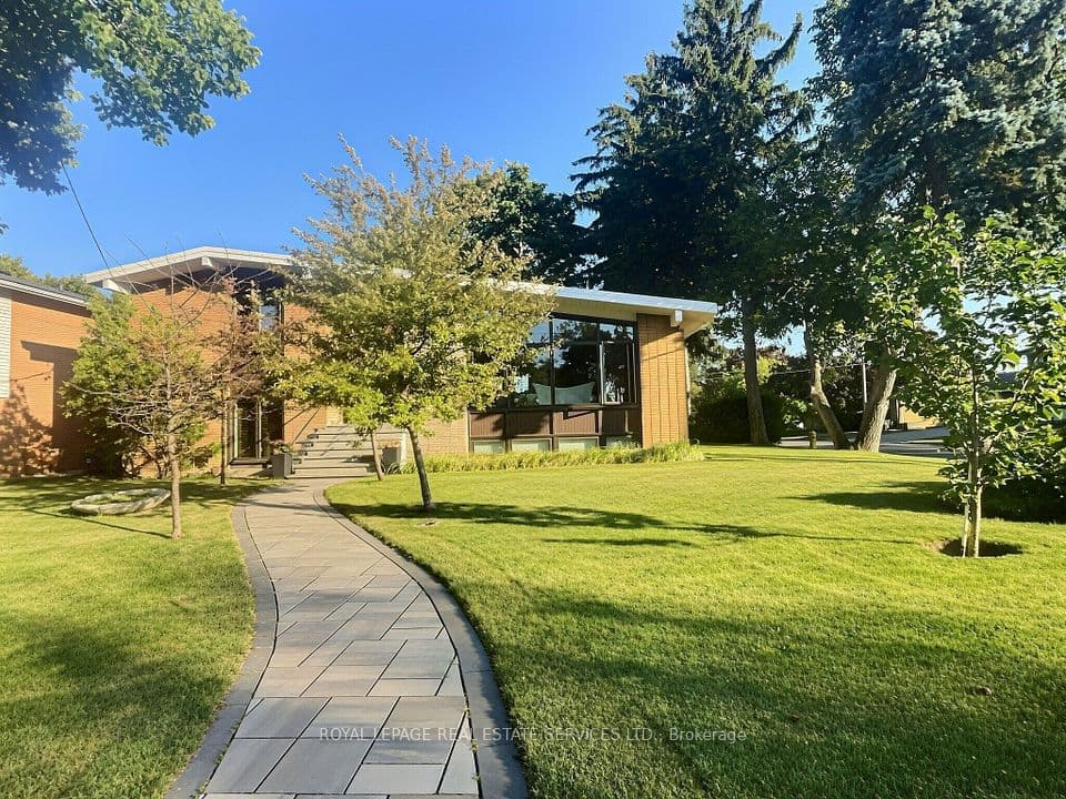 33 Blue Forest Drive, Toronto, ON M3H 4W4 – photo 2