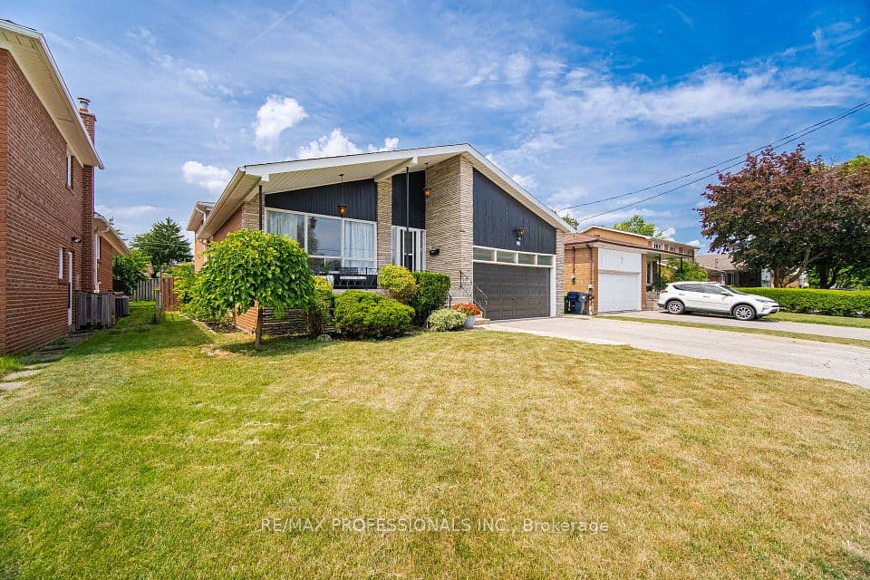90 Peckham Avenue, Toronto, ON M2R 2V5 – photo 2