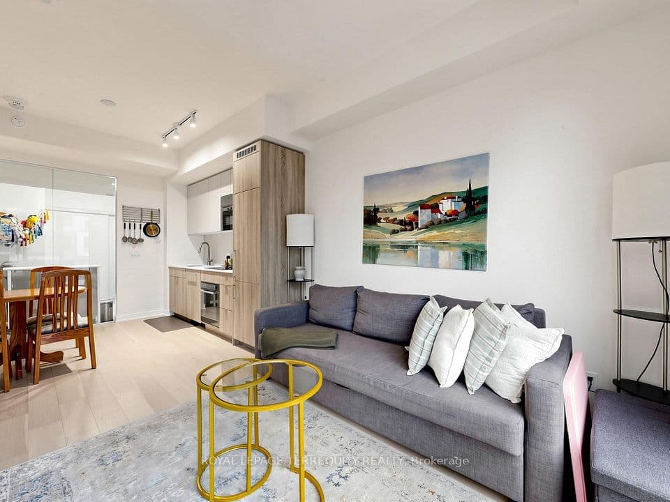 840 St Clair Avenue W 612, Toronto, ON M6C 0A4 – photo 3
