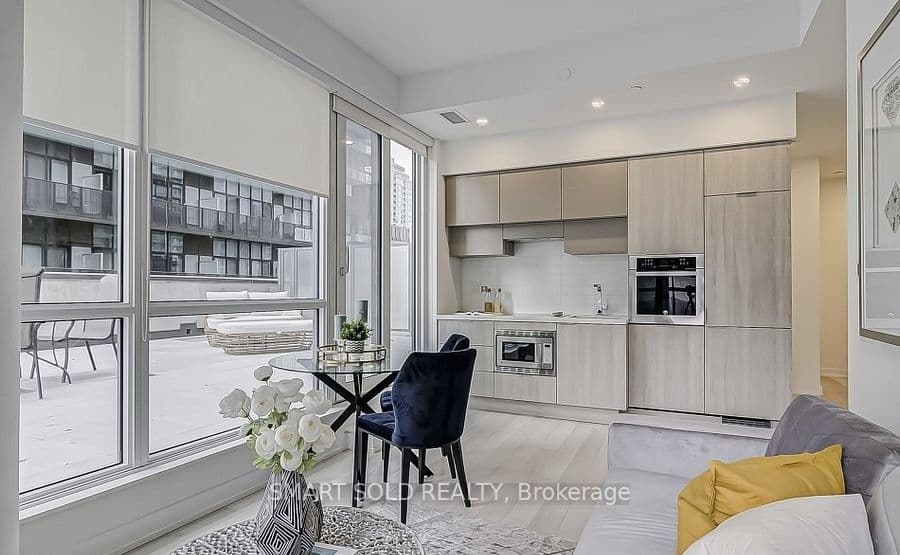 39 Roehampton Avenue 505, Toronto, ON M4P 1P9 – photo 2