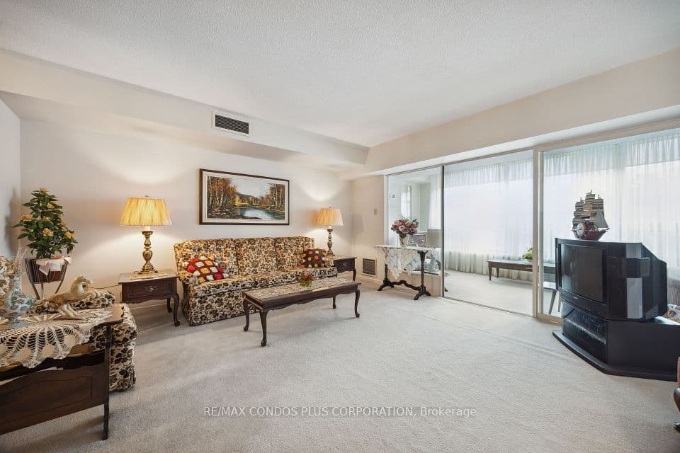62 Wellesley Street W 902, Toronto, ON M5S 2X3 – photo 3