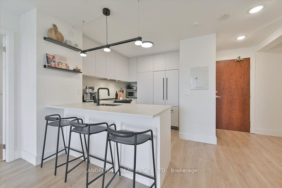 18 Kenaston Gardens 503, Toronto, ON M2K 1G8 – photo 2