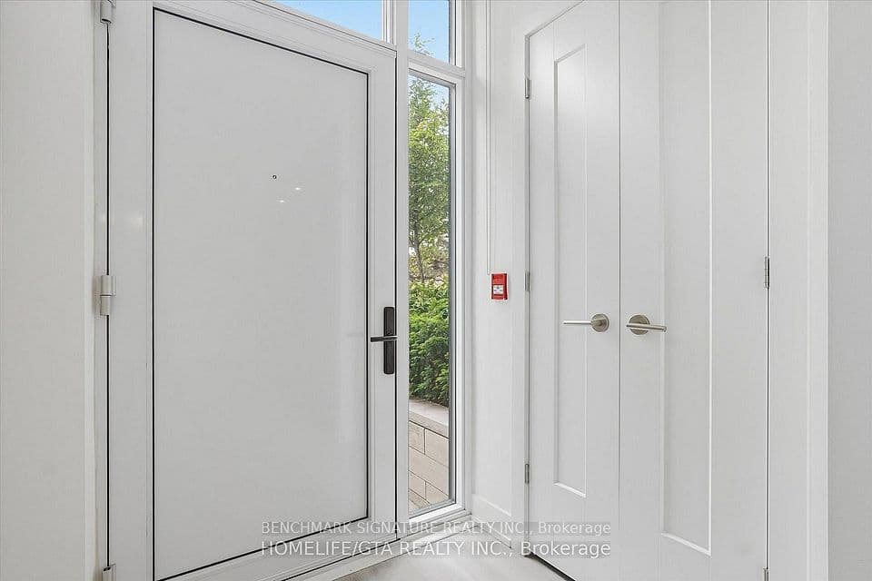 30 Inn On The Park Drive 206, Toronto, ON M3C 0P7 – photo 3