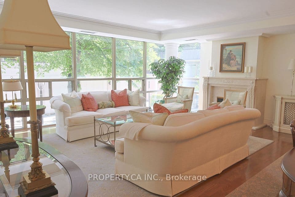 18 Lower Village Gate 203, Toronto, ON M5P 3M1 – main photo