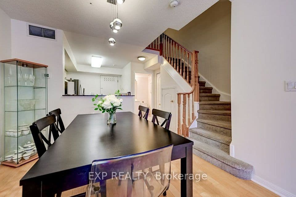 28 Sommerset Way 1716, Toronto, ON M2N 6W7 – photo 3