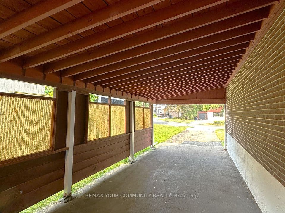 15 Resolution Crescent, Toronto, ON M2H 1N3 – photo 2