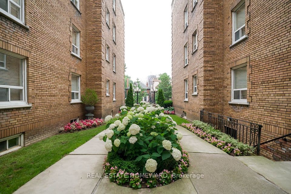 100 Oriole Parkway 206, Toronto, ON M5P 2G8 – photo 3