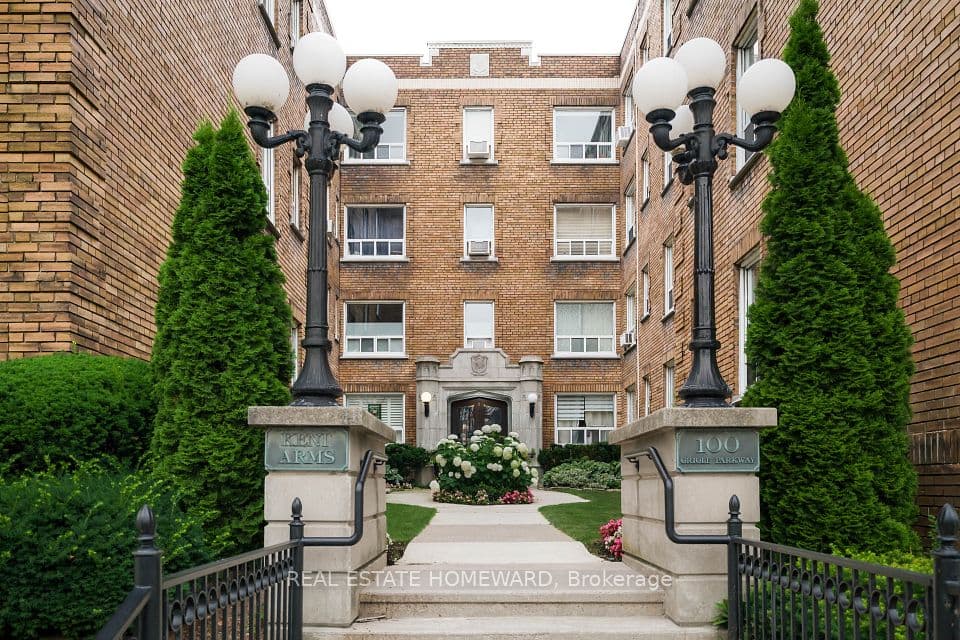 100 Oriole Parkway 206, Toronto, ON M5P 2G8 – main photo
