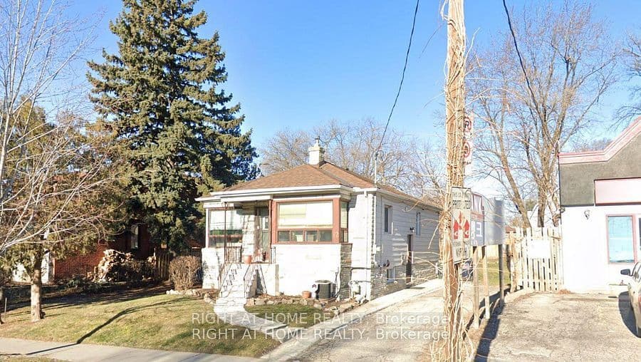 12 Connaught Avenue, Toronto, ON M2M 1G6 – main photo