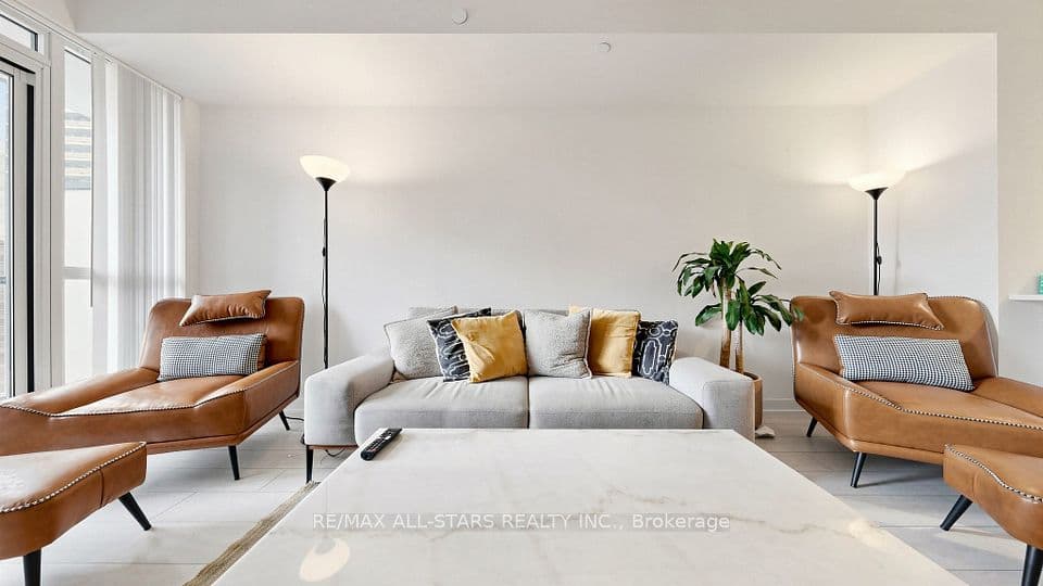 4955 Yonge Street 1609, Toronto, ON M2N 0L8 – main photo