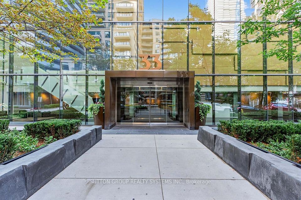 33 Charles Street E 1406, Toronto, ON M4Y 1R9 – main photo
