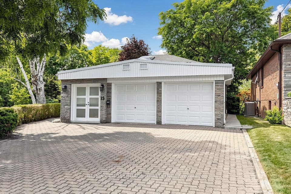 15 Alamosa Drive, Toronto, ON M2J 2N6 – main photo