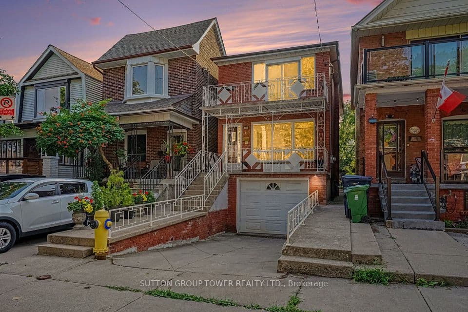 164 Robina Avenue W, Toronto, ON M6C 3Y7 – main photo