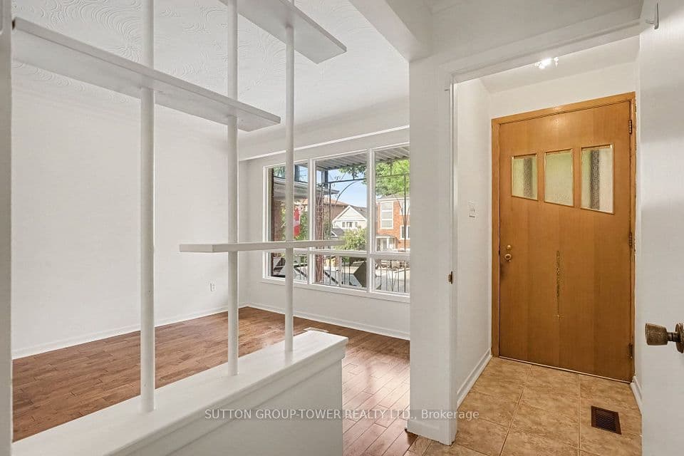 164 Robina Avenue W, Toronto, ON M6C 3Y7 – photo 3