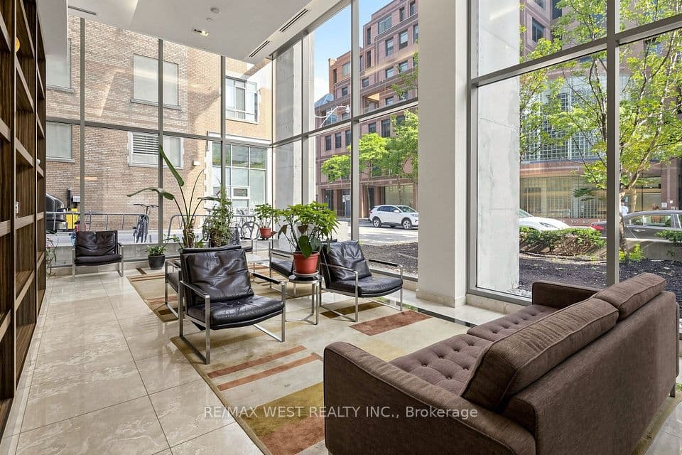 38 Grenville Street 1203, Toronto, ON M4Y 1A9 – photo 3