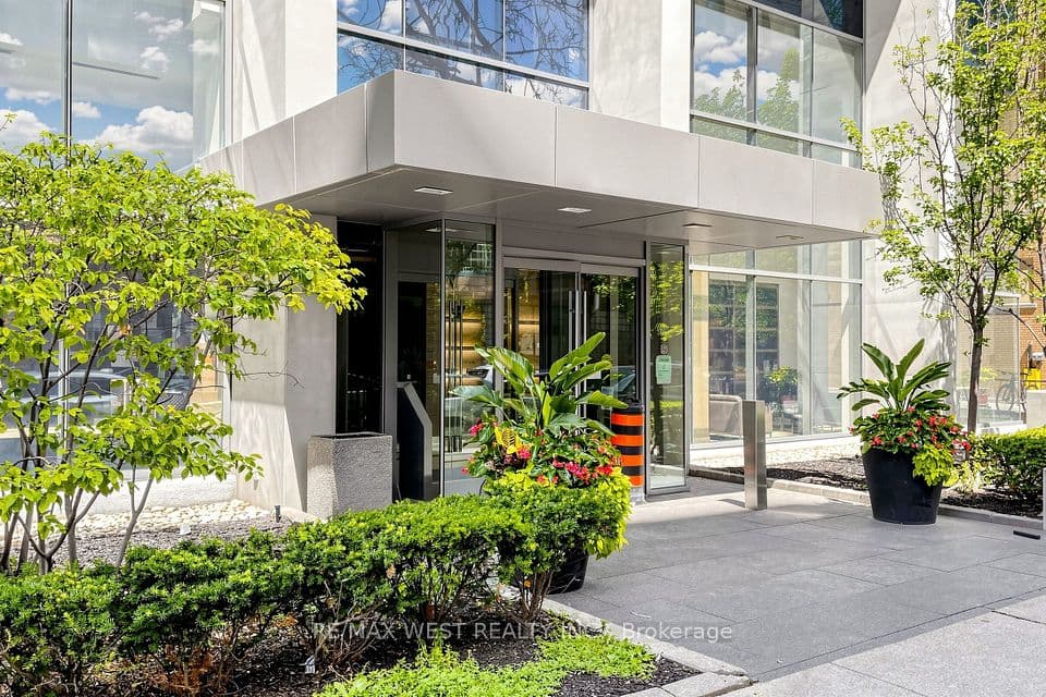 38 Grenville Street 1203, Toronto, ON M4Y 1A9 – photo 2