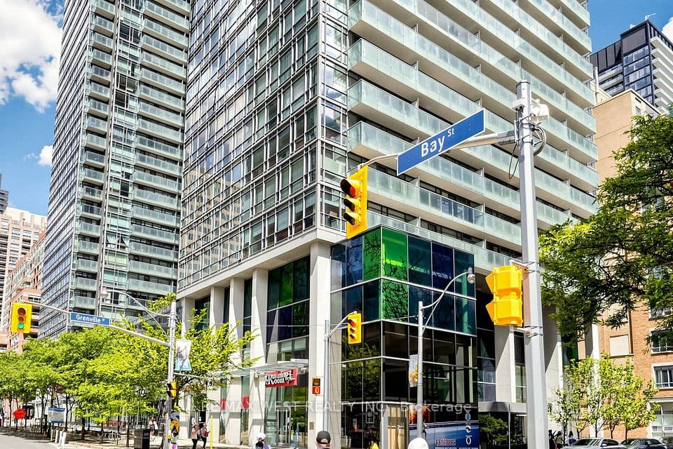 38 Grenville Street 1203, Toronto, ON M4Y 1A9 – main photo