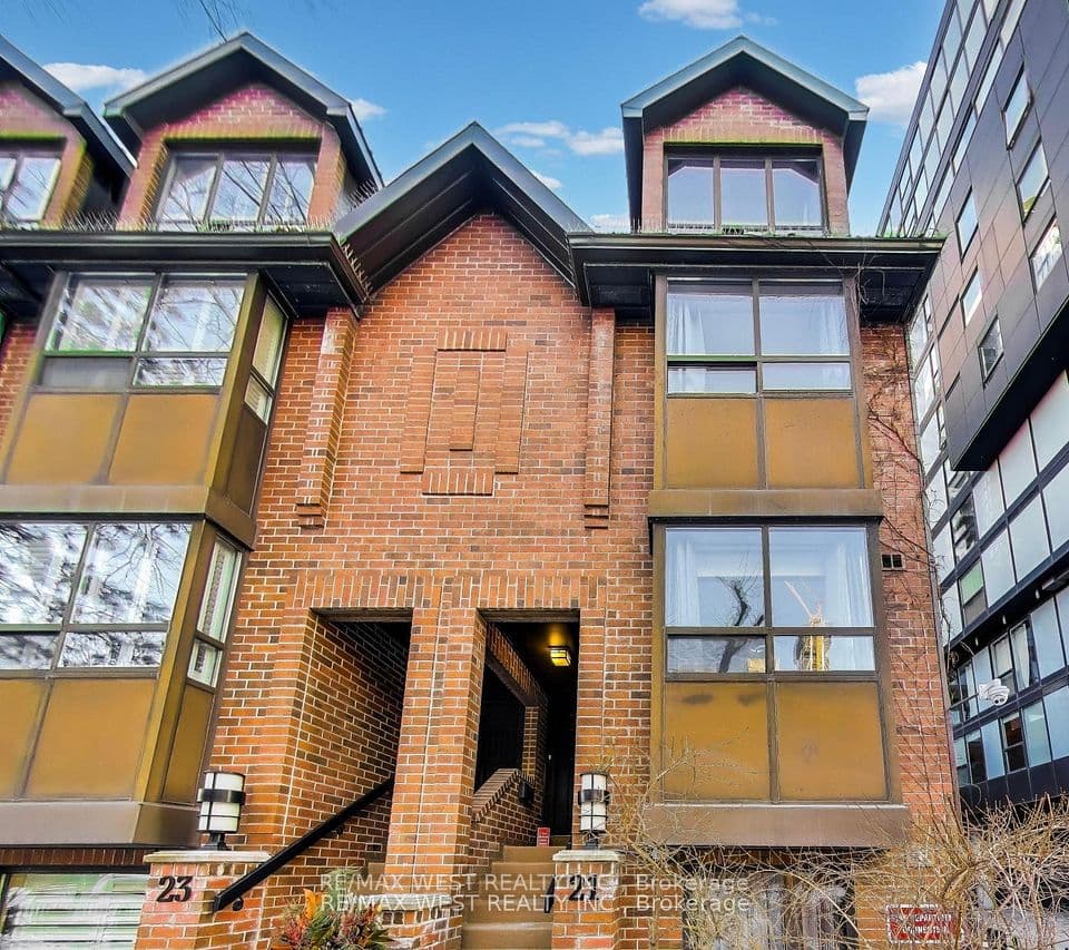 21 Dundonald Street, Toronto, ON M4Y 1K3 – main photo