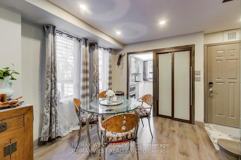 21 Dundonald Street, Toronto, ON M4Y 1K3 – photo 3