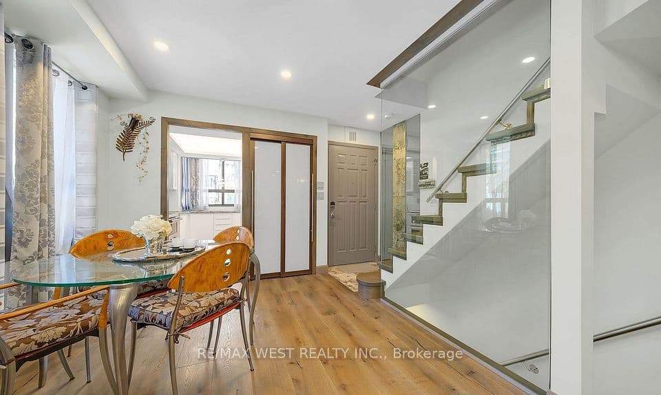 21 Dundonald Street, Toronto, ON M4Y 1K3 – photo 2