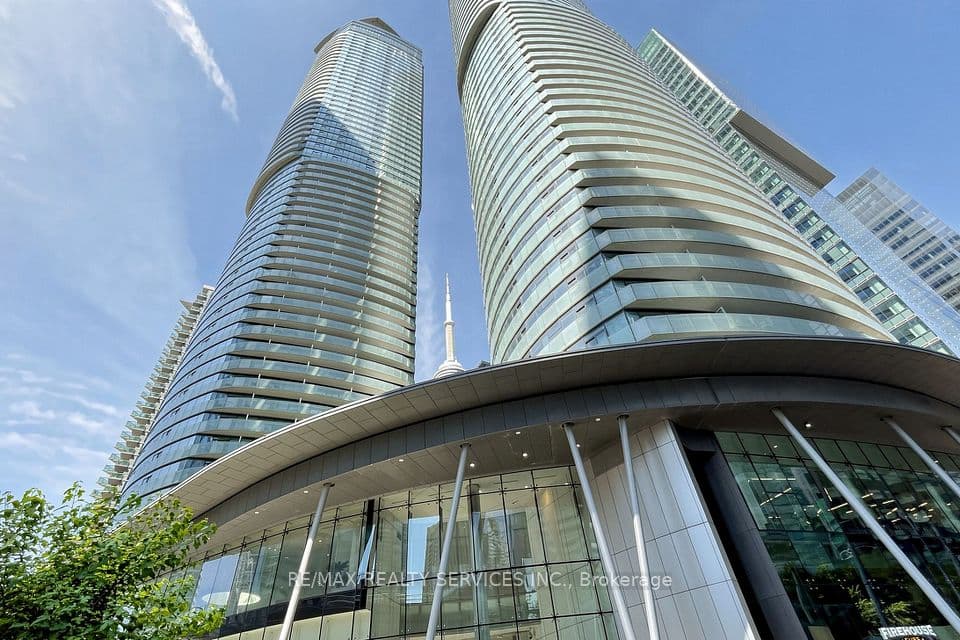 12 York Street 407, Toronto, ON M5J 0A9 – photo 3