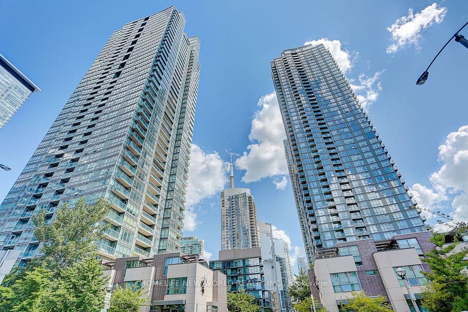 15 Fort York Boulevard 307, Toronto, ON M5V 3Y4 – photo 2
