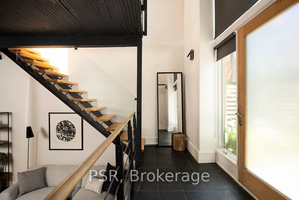 20 Brockton Avenue 8, Toronto, ON M6K 1S5 – photo 2