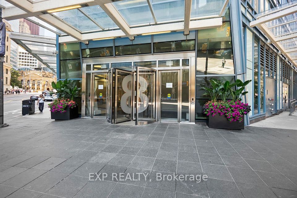 8 The Esplanade 3510, Toronto, ON M5E 0A6 – photo 2