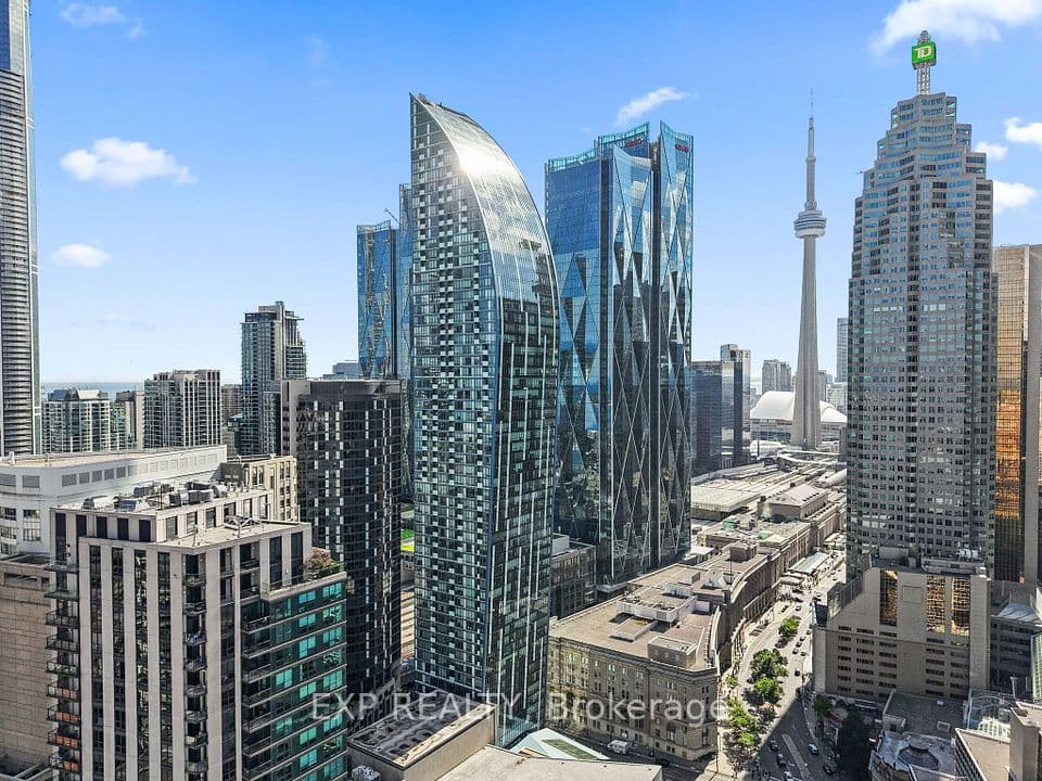 8 The Esplanade 3510, Toronto, ON M5E 0A6 – main photo