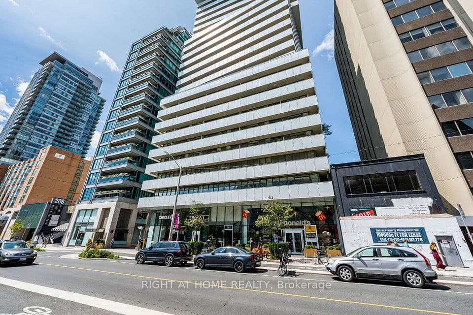 200 W Bloor Street W 1604, Toronto, ON M5S 0B1 – main photo